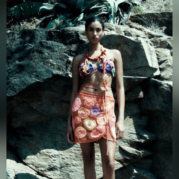 NWT ZARA BLOG FAVE CROCHET knit ecru pink/red FLORAL mini SKIRT size M - Picture 3 of 16